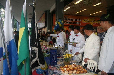 Edifício Central e Dia do Abraço-25